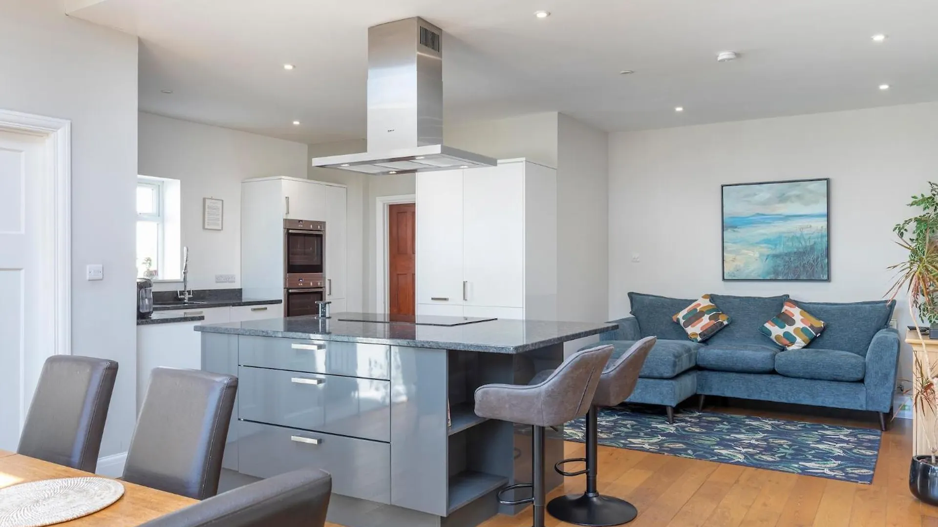 Bright & Spacious 3Bedroom Home Brighton 0*,
