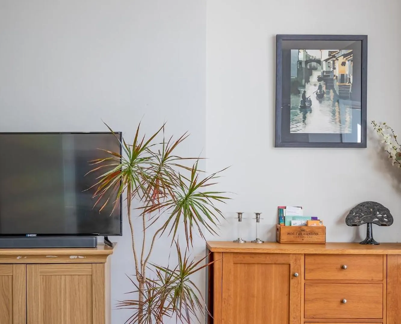 Bright & Spacious 3Bedroom Home Brighton