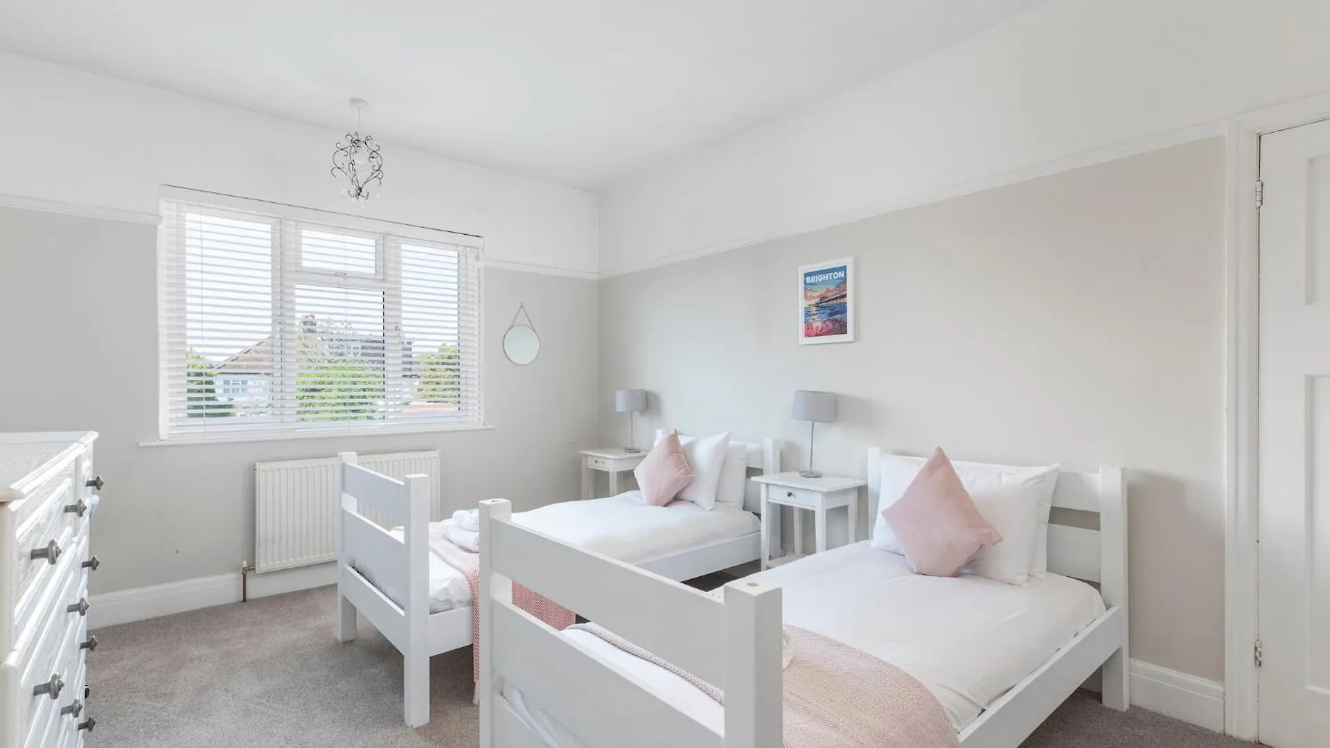 Bright & Spacious 3Bedroom Home Brighton 0*,  Reino Unido
