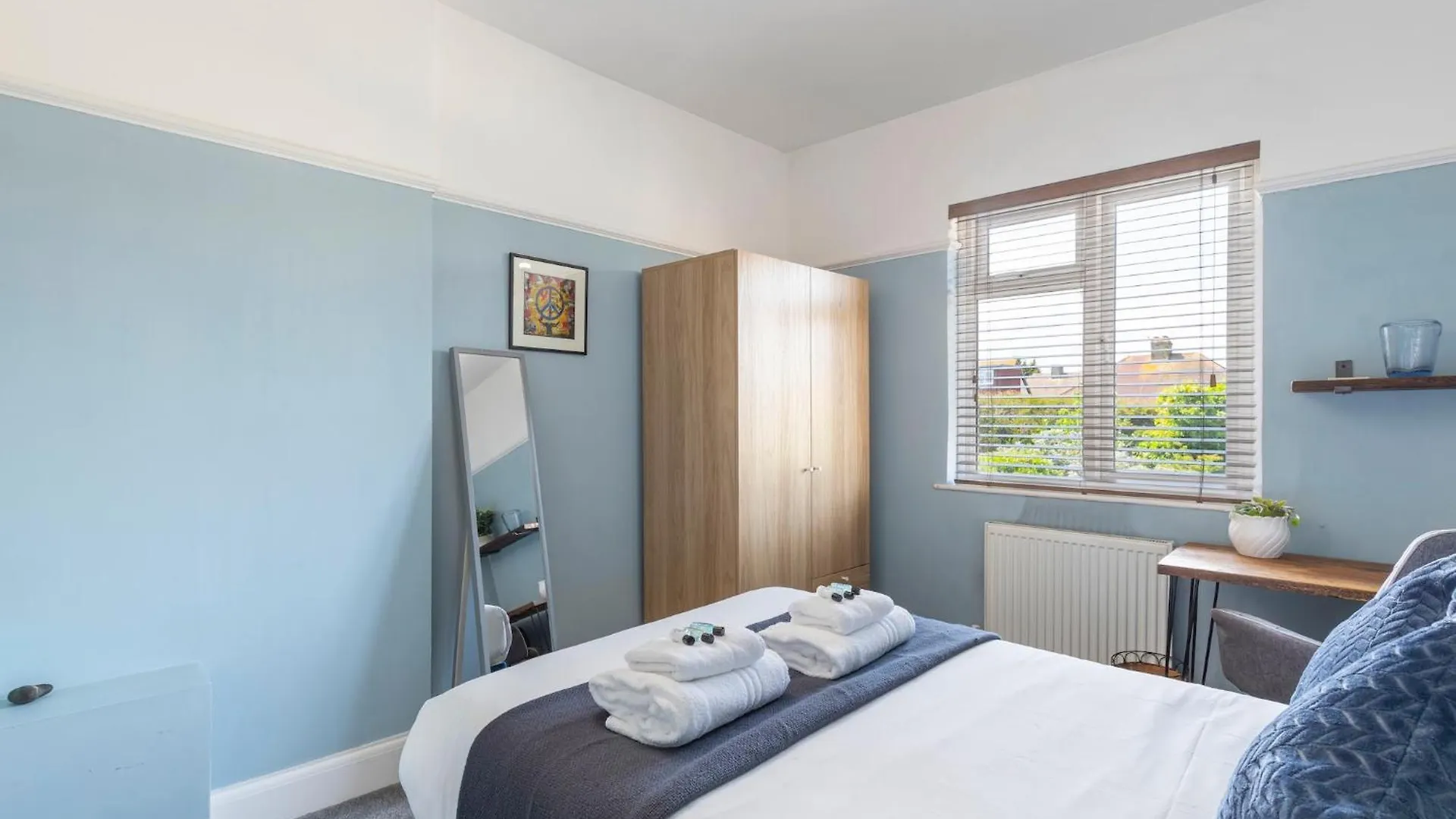 Bright & Spacious 3Bedroom Home Brighton