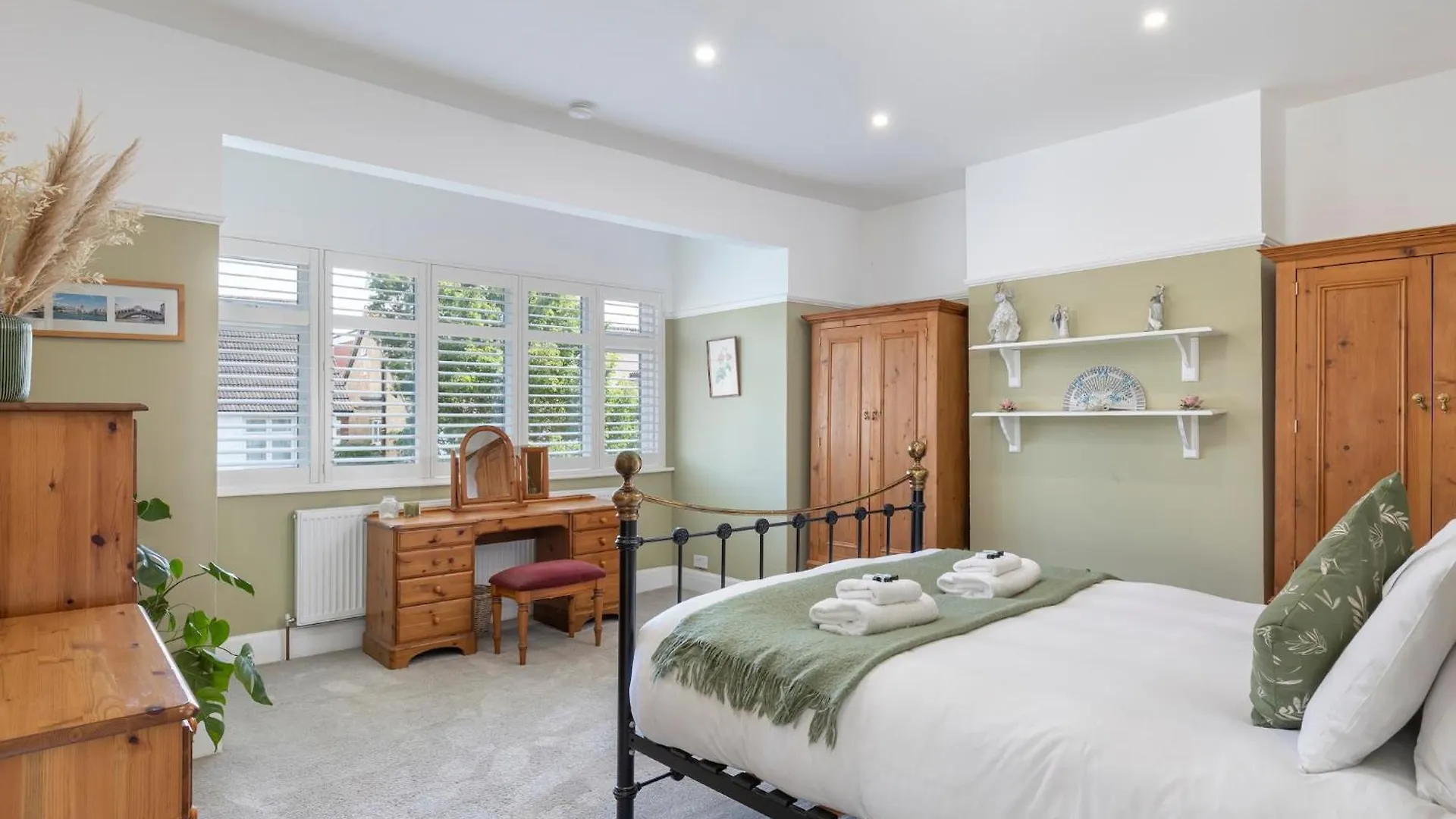 Bright & Spacious 3Bedroom Home Brighton