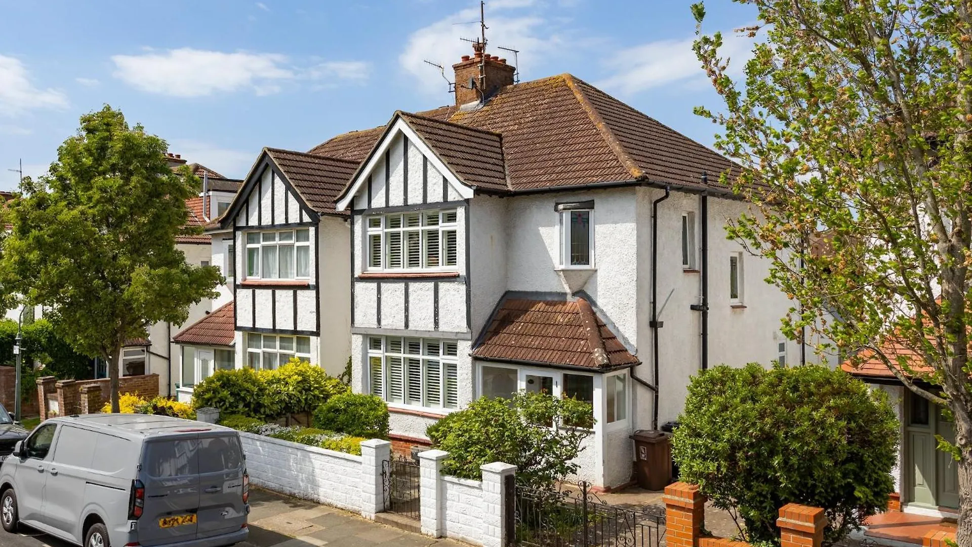 Bright & Spacious 3Bedroom Home Brighton 0*,